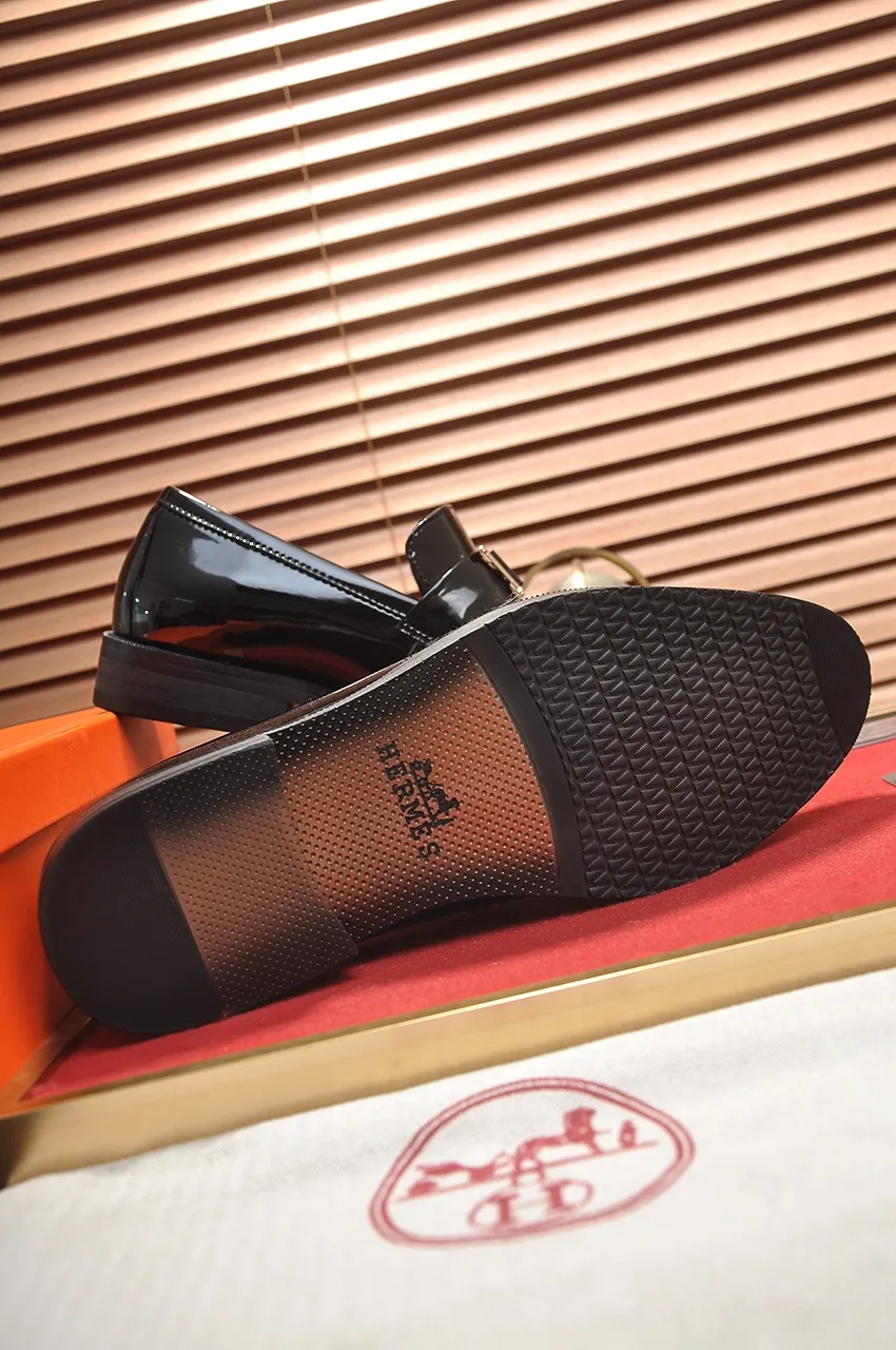 Men's shoes💰460💶[HERMES] (sheepskin lining)🍀Italian top luxury🍀He does not pursue novel styles and gorgeous colors, but attracts the favor of successful men with his flawless, elegant and classic style! This very, very comfortable, simple and stable style makes it easy to match any style! The pattern is absolutely 1:1 refined from the original case, and we strive for excellence in materials, imported cowhide + sheepskin lining💪💪💪extraordinary texture👍! .Black Brown Size: 38-45 (45 customized)